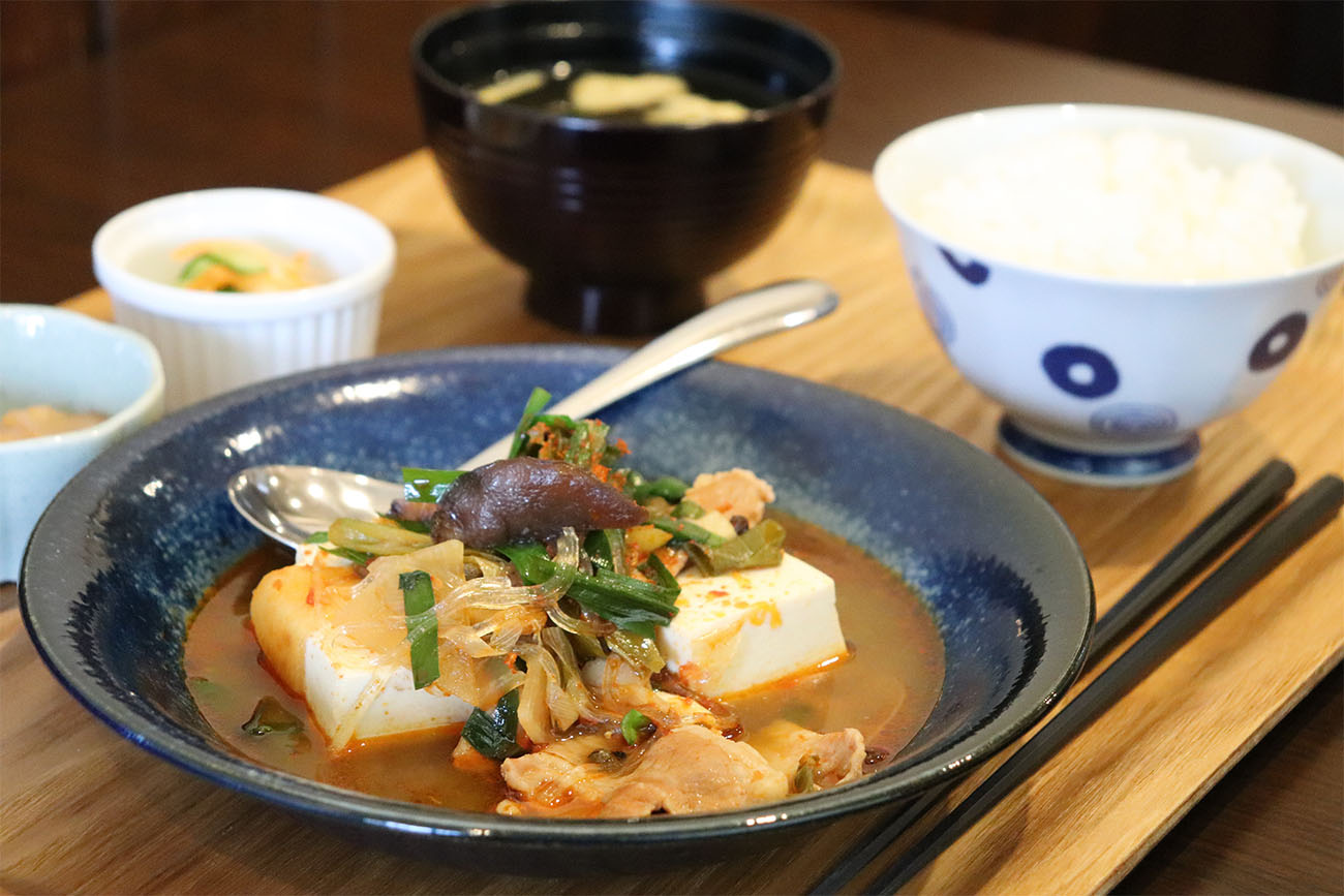 ばら肉と豆腐の辛い麻辣スープ煮定食